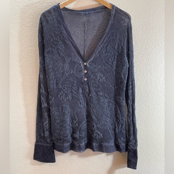 Tempo Paris Tops - Tempo Paris Made in Italy Blue Lace V-Neck Long Sleeve Size L